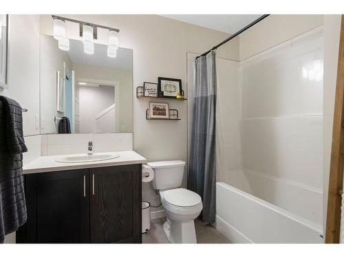 214-338 Seton Circle Se, Calgary, AB - Indoor Photo Showing Bathroom