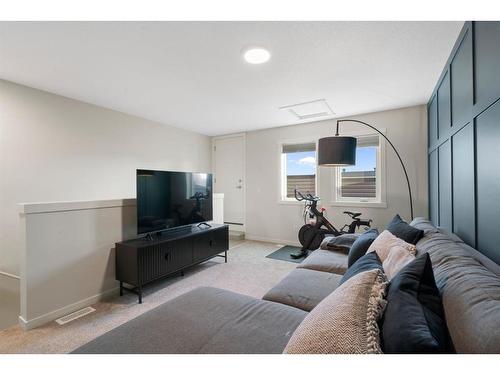 214-338 Seton Circle Se, Calgary, AB - Indoor Photo Showing Living Room