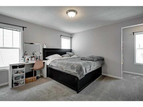 51 Prestwick Bay Se, Calgary, AB - Indoor Photo Showing Bedroom