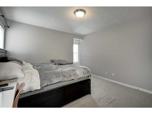 51 Prestwick Bay Se, Calgary, AB - Indoor Photo Showing Bedroom