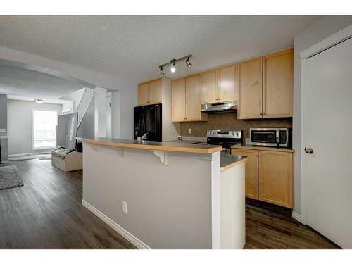 51 Prestwick Bay Se, Calgary, AB - Indoor Photo Showing Kitchen