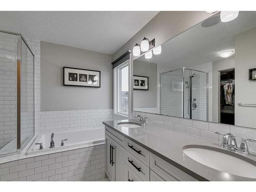 16 Walgrove Rise Se, Calgary, AB - Indoor Photo Showing Bathroom