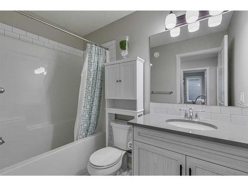 16 Walgrove Rise Se, Calgary, AB - Indoor Photo Showing Bathroom