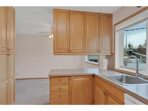 45 Westover Drive Sw, Calgary, AB - Indoor Photo Showing Kitchen