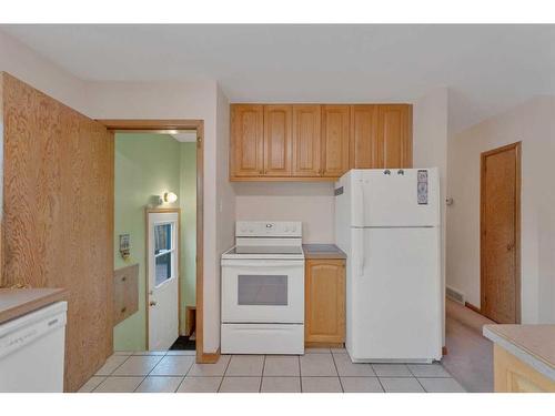 45 Westover Drive Sw, Calgary, AB - Indoor Photo Showing Kitchen