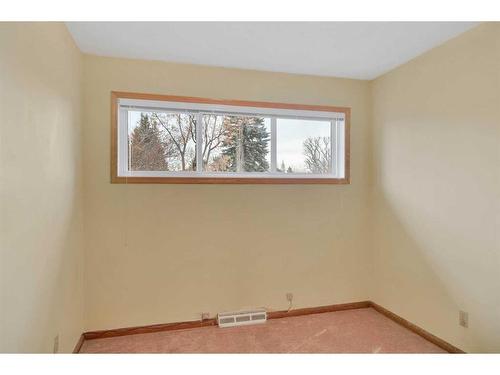 45 Westover Drive Sw, Calgary, AB - Indoor Photo Showing Other Room