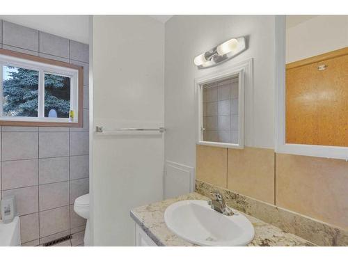 45 Westover Drive Sw, Calgary, AB - Indoor Photo Showing Bathroom