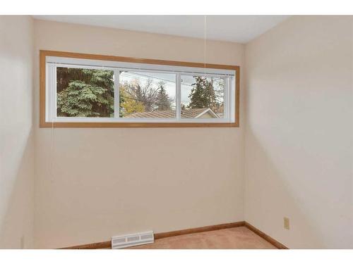 45 Westover Drive Sw, Calgary, AB - Indoor Photo Showing Other Room