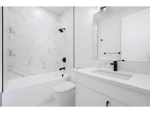 711 36 Street Sw, Calgary, AB - Indoor Photo Showing Bathroom