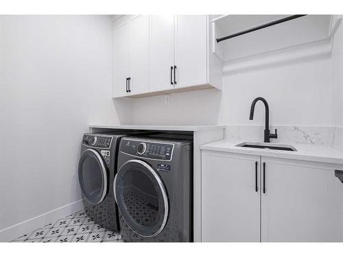 711 36 Street Sw, Calgary, AB - Indoor Photo Showing Laundry Room