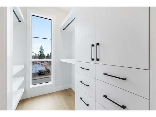 711 36 Street Sw, Calgary, AB - Indoor Photo Showing Other Room