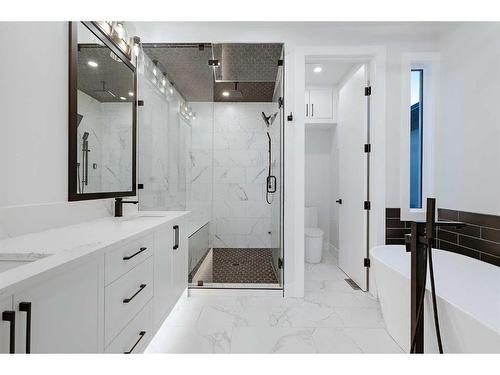 711 36 Street Sw, Calgary, AB - Indoor Photo Showing Bathroom