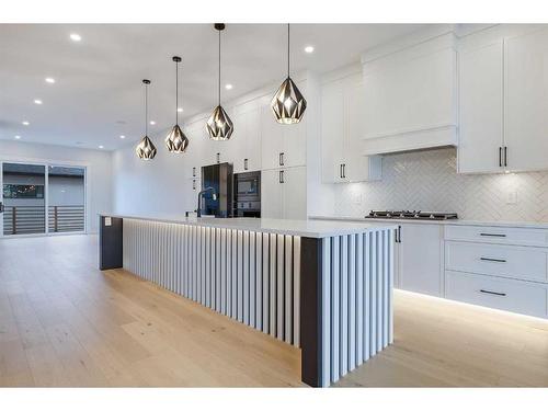 711 36 Street Sw, Calgary, AB - Indoor Photo Showing Kitchen With Upgraded Kitchen