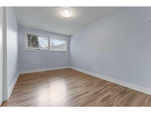 3712 15 Street Sw, Calgary, AB - Indoor Photo Showing Other Room