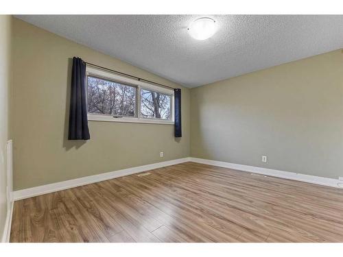 3712 15 Street Sw, Calgary, AB - Indoor Photo Showing Other Room