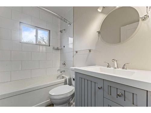 3712 15 Street Sw, Calgary, AB - Indoor Photo Showing Bathroom