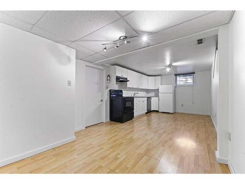 3712 15 Street Sw, Calgary, AB - Indoor Photo Showing Kitchen