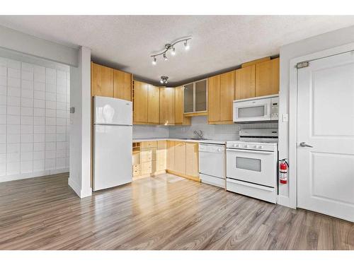 3712 15 Street Sw, Calgary, AB - Indoor Photo Showing Kitchen