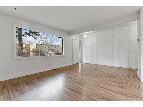 3712 15 Street Sw, Calgary, AB - Indoor Photo Showing Other Room