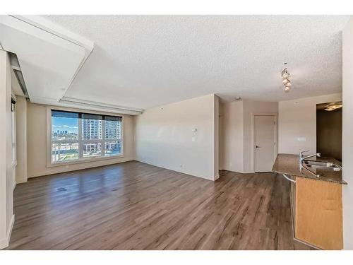 619-8880 Horton Road Sw, Calgary, AB - Indoor Photo Showing Other Room