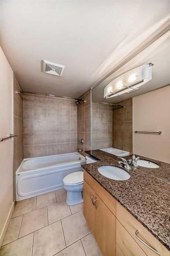 619-8880 Horton Road Sw, Calgary, AB - Indoor Photo Showing Bathroom