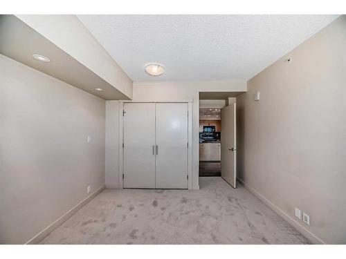 619-8880 Horton Road Sw, Calgary, AB - Indoor Photo Showing Other Room