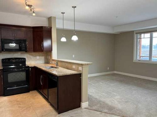 1239-2330 Fish Creek Boulevard Sw, Calgary, AB - Indoor Photo Showing Kitchen