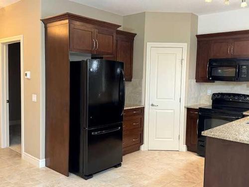 1239-2330 Fish Creek Boulevard Sw, Calgary, AB - Indoor Photo Showing Kitchen