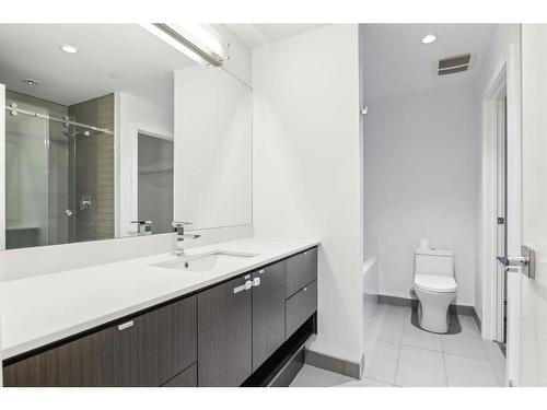 114-305 18 Avenue Sw, Calgary, AB - Indoor Photo Showing Bathroom