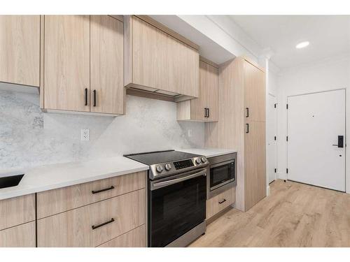 301-370 Dieppe Drive, Calgary, AB - Indoor Photo Showing Kitchen