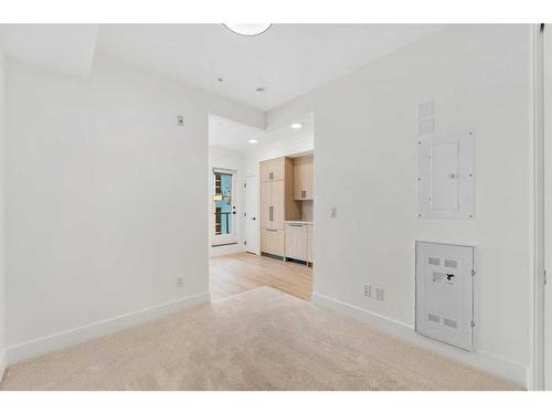 301-370 Dieppe Drive, Calgary, AB - Indoor Photo Showing Other Room