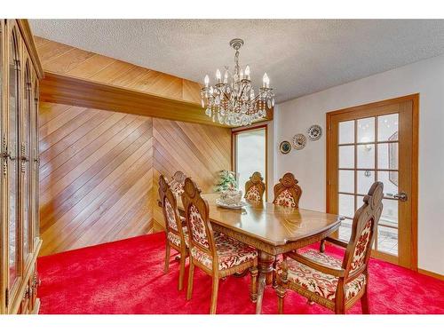 84 Range Way Nw, Calgary, AB - Indoor Photo Showing Dining Room