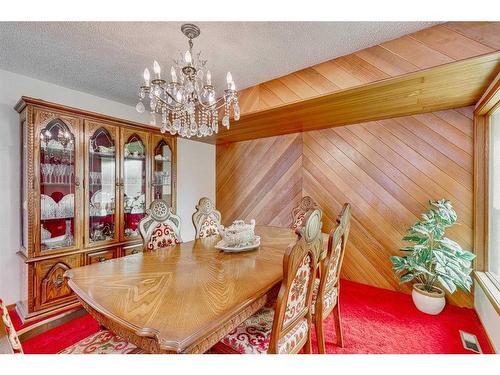 84 Range Way Nw, Calgary, AB - Indoor Photo Showing Dining Room