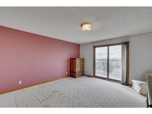 84 Range Way Nw, Calgary, AB - Indoor Photo Showing Other Room