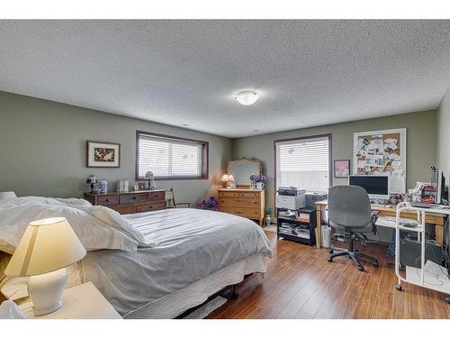 84 Range Way Nw, Calgary, AB - Indoor Photo Showing Bedroom