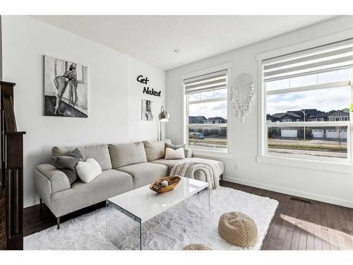 47-248 Kinniburgh Boulevard, Chestermere, AB - Indoor Photo Showing Living Room