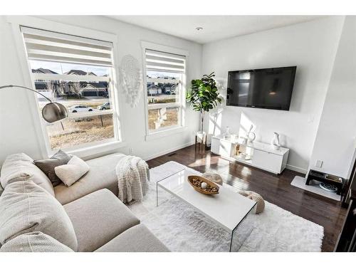 47-248 Kinniburgh Boulevard, Chestermere, AB - Indoor Photo Showing Living Room