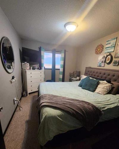 1201 Eagleview Place Nw, High River, AB - Indoor Photo Showing Bedroom