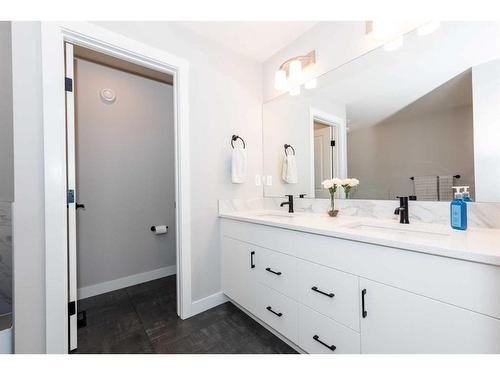 61 Calhoun Crescent Ne, Calgary, AB - Indoor Photo Showing Bathroom