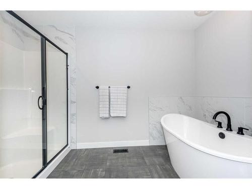 61 Calhoun Crescent Ne, Calgary, AB - Indoor Photo Showing Bathroom