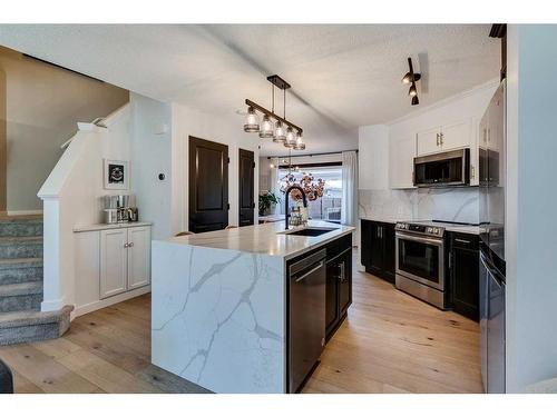 382 Walden Drive Se, Calgary, AB - Indoor Photo Showing Kitchen