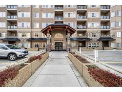 333-10 Discovery Ridge Close SW Calgary, AB T3H 5X3