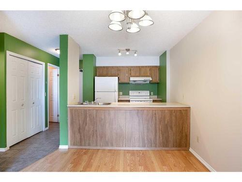 607-738 3 Avenue Sw, Calgary, AB - Indoor Photo Showing Kitchen