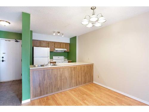 607-738 3 Avenue Sw, Calgary, AB - Indoor Photo Showing Kitchen