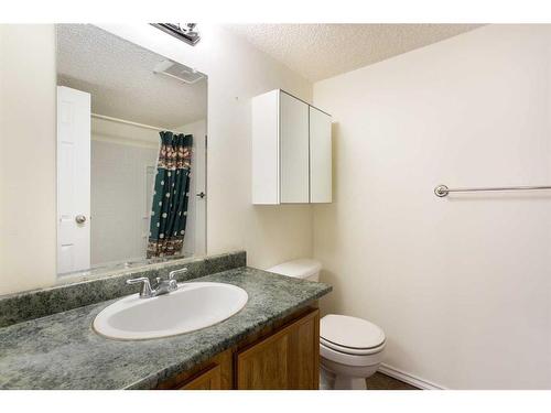 607-738 3 Avenue Sw, Calgary, AB - Indoor Photo Showing Bathroom