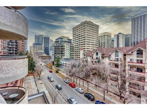 607-738 3 Avenue Sw, Calgary, AB - Outdoor With Balcony With Facade