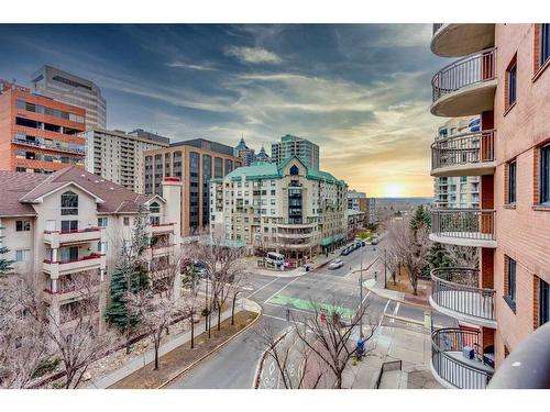 607-738 3 Avenue Sw, Calgary, AB - Outdoor With Balcony With Facade