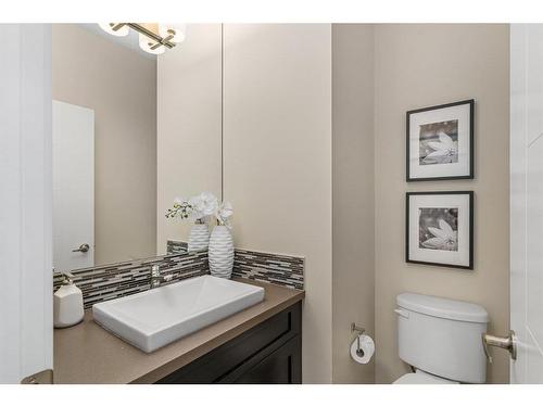 299 Mahogany Boulevard Se, Calgary, AB - Indoor Photo Showing Bathroom