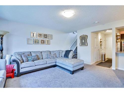 10536 Cityscape Drive Ne, Calgary, AB - Indoor Photo Showing Living Room