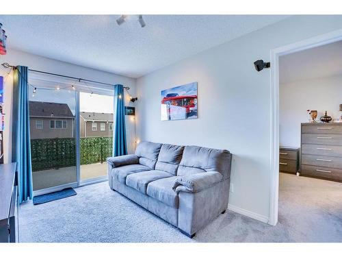 10536 Cityscape Drive Ne, Calgary, AB - Indoor Photo Showing Living Room